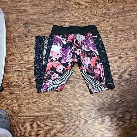 Danskin Fitted Leggings Multi-Colored‎ Ladies Size 4-6 Pre-Owned Gym Activewear - Picture 1 of 6